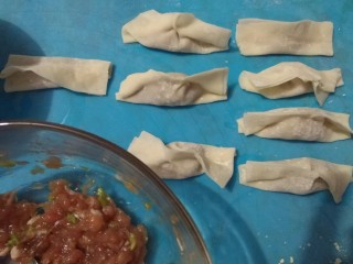 9、家庭版自制锅贴,包成这样就可以了。