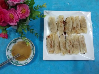 15、家庭版自制锅贴,配上点腊八醋或者陈醋更加美味哟！