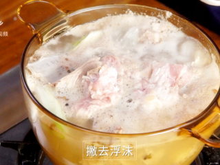 5、酱香羊蝎子-美颜补钙身体棒,水沸后撇去浮沫