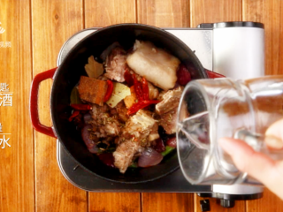 20、酱香羊蝎子-美颜补钙身体棒,倒适量清水