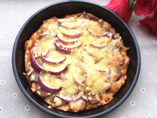 13、红肠鸡肉披萨,喷香可口的美味披萨。