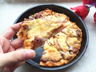 14、红肠鸡肉披萨,美味。