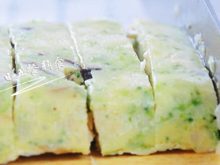 10、龙利鱼蔬菜饼 宝宝辅食,西兰花,香菇,鲜百合,完成。