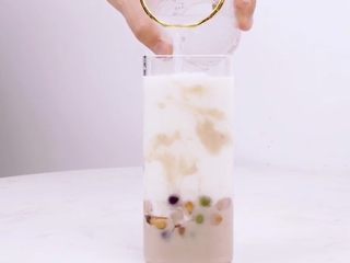 7、家庭版喜茶同款——芋泥波波冰,加入热水