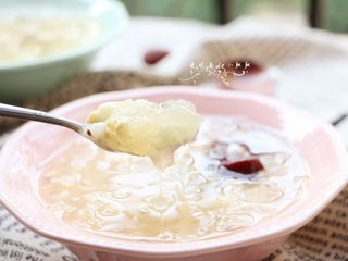 15、莲子百合银耳羹,银耳糯糯的