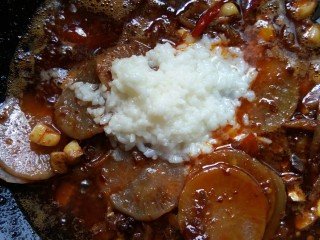 9、#中秋家宴集#    川香砂锅煨泥鳅,加醪糟炒香。