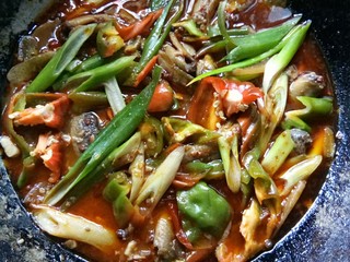 14、#中秋家宴集#    川香砂锅煨泥鳅,五分钟后关火。