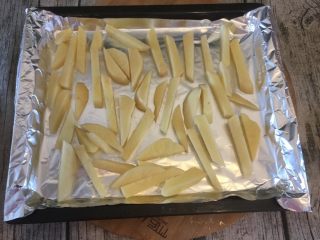 10、孜然羊腿肉,放入土豆条