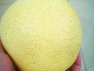 1、冰糖雪梨,一个大雪梨