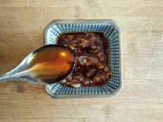 9、忆苦思甜的野菜扒拉,加入香醋（醋的口味根据个人喜好加入）