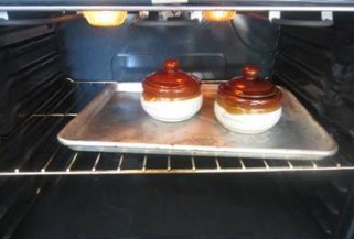 12、俄式罐焖牛肉,盖上盖子，400F预热好的烤箱烤1小时。