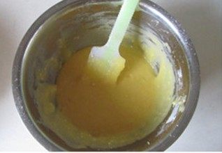 5、爆红的甜品---盆栽芝士蛋糕,充分搅拌均匀备用; 