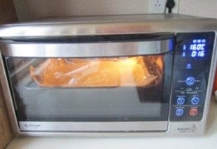 13、爆红的甜品---盆栽芝士蛋糕,预热好160度烤箱中, 中下层18分钟;