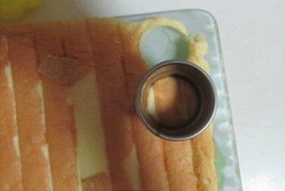 15、爆红的甜品---盆栽芝士蛋糕,按花盆的底部取大小直径的蛋糕；