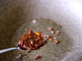 7、绿色美食+酱爆菜花,加入豆瓣酱