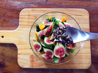 8、健康饮食之藜麦秋葵吐司沙拉,撒上藜麦!