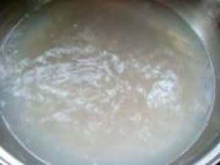 3、家庭版酸辣粉,过热水淖2分钟