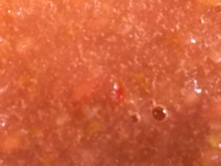 5、山楂酱,熬到成厚厚的糊状加入柠檬汁就好了，晾凉后装在玻璃瓶里放入冰箱冷藏。