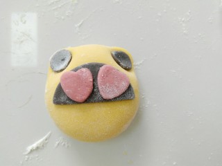 10、花式馒头小色熊,粘上小眼睛。粘不住时蘸些水。