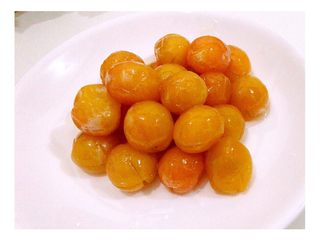 11、冰糖金桔????,煮好的冰糖金桔可以现吃，也可以放入事先洗净且风干的瓶子，密封，冷藏