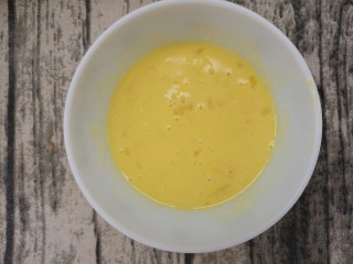 9、美味家庭蛋挞,然后搅拌均匀