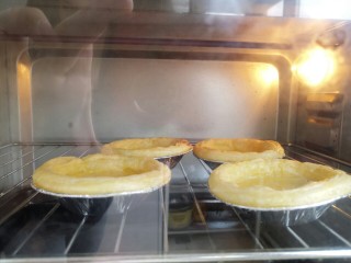 14、美味家庭蛋挞,如图烤制过程中