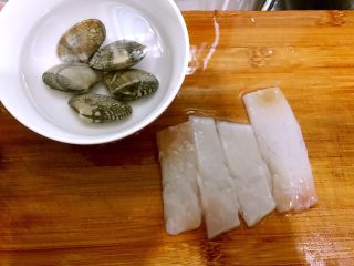 5、冬阴功海鲜汤or火锅,花甲吐去泥沙，鱿鱼改花刀