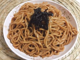 8、葱油拌面,搅拌之后，葱油拌面就可以吃啦！