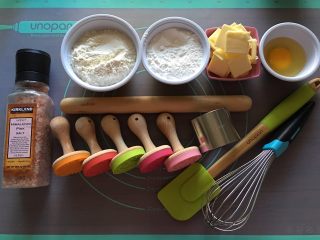 1、可爱印花饼干,准备工作：黄油软化，鸡蛋回温打散