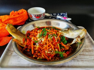 26、年夜菜_麻辣清蒸江鲫鱼&一锅两吃,这是第一个麻辣味的鱼