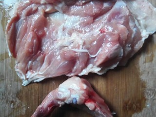 3、家庭版三汁焖锅,鸡腿剔骨