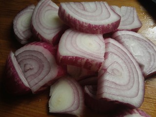 7、家庭版三汁焖锅,葱头切片