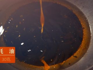 10、一个人也要好好吃饭------葱油勾魂面,加入耗油，耗油可以提鲜，使吃起来，味道不那么油腻