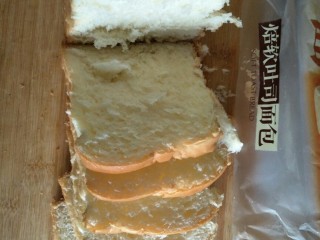 1、鸡蛋三明治,吐司面包切片，或者直接买切片面包