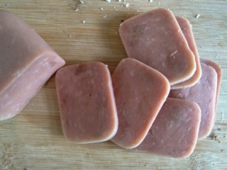 3、鸡蛋三明治,火腿切片