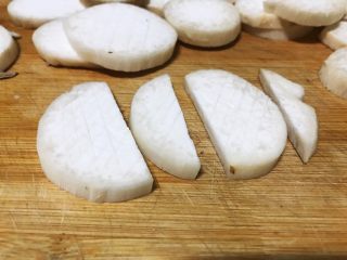 4、蚝油杏鲍菇,春节家宴必备,我切断的。