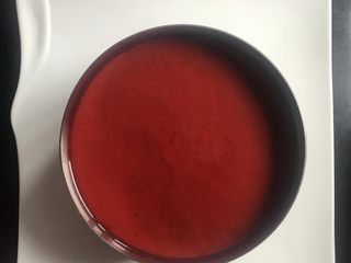 17、蓝莓酸奶慕斯,取出后用电吹风吹一下周围,就可以轻松脱模,随意装饰下表面