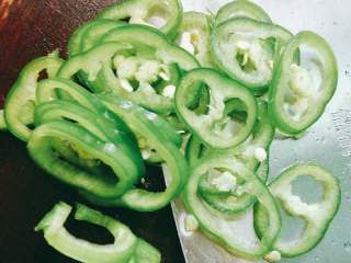 5、水晶琥珀鸡爪,辣椒圈~~可以不加,我是为了着色