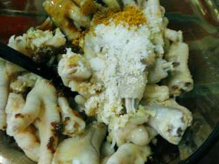 7、水晶琥珀鸡爪,接着听着音乐拿着筷子随着节奏搅拌翻滚起来吧,