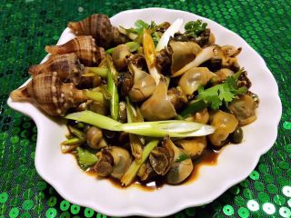 12、香葱拌小海螺,海螺在海鲜中是比较贵族滴