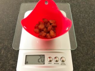 3、一碗汤#养颜滋补之红枣桂圆汤,20g的干桂圆，