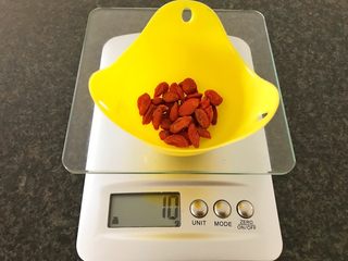 4、一碗汤#养颜滋补之红枣桂圆汤,10g的枸杞，