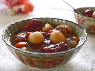 18、一碗汤#养颜滋补之红枣桂圆汤,开吃啦，微微的甜，暖胃又暖心！