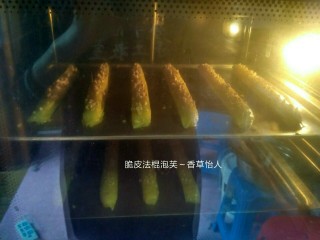 8、脆皮法棍泡芙,当当当，入烤箱上下火150度烤一个小时即可，中途千万别开烤箱门