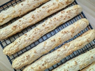 12、脆皮法棍泡芙,下午做了12根，根根售罄，都说比蛋糕店好吃呢，当然啦，咱们用动物奶油，安佳大黄油