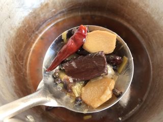 15、五香鹰嘴豆～健康满分的小零嘴,煮好后把香料捞出来就可以吃了