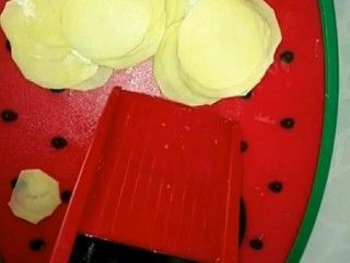 2、薯片～家庭版,用切板切成片