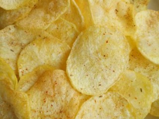 7、薯片～家庭版,放好调味料就来吃吧！喜欢原味的朋友就直接食用