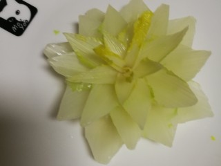 5、菜谱#佛手观音莲花白菜#(创建于16/11~2017),娃娃菜修剪成莲花????状，备用。