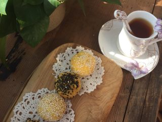 8、南瓜双芝球,入空气炸锅，180度，5分钟，135度再次5分钟